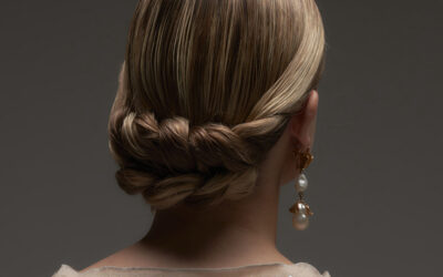 JUANMY MEDIALDEA presenta Recogido bajo de cordones cruzados con efecto Wet Look